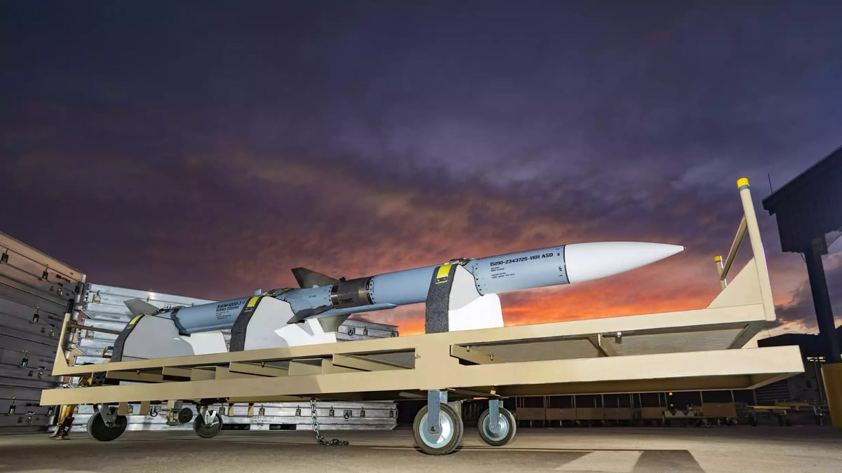 Missile air-air AIM-120D-3 AMRAAM sur le site de Raytheon à Tucson (Arizona, États-Unis).