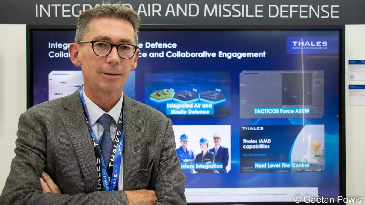 Hervé Dammann, directeur général adjoint des activités de systèmes terrestres et aériens de Thales, sur le stand de Thales à Euronaval 2024.