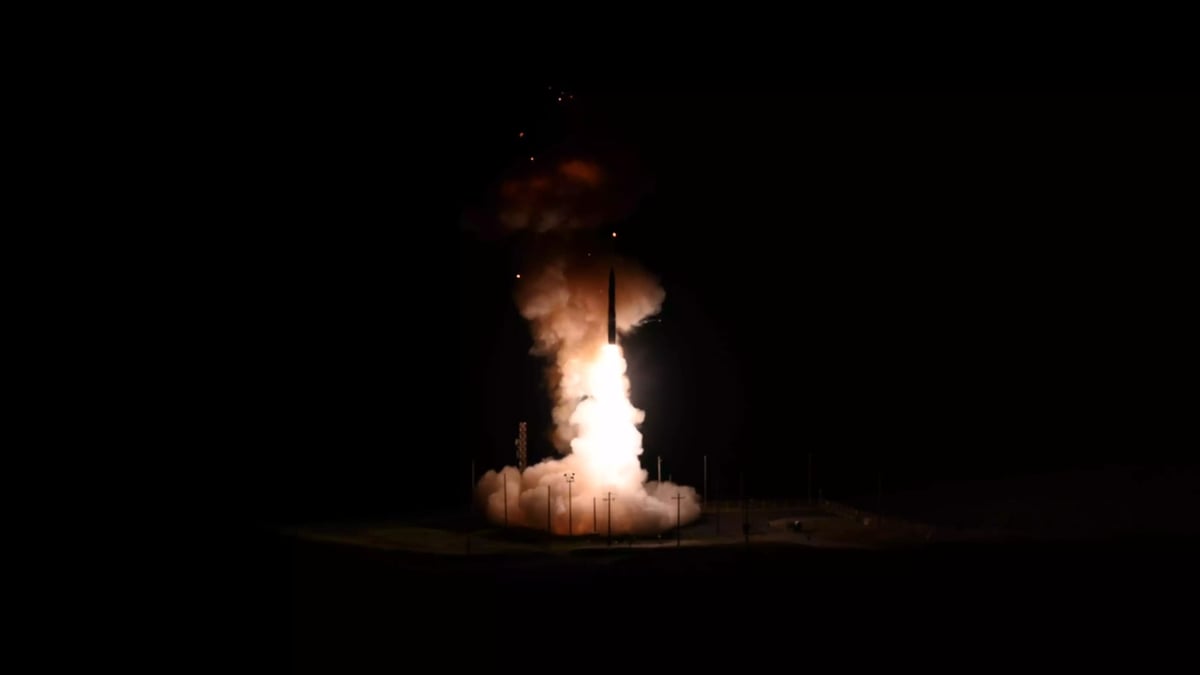Tir d'essai d'un ICBM Minuteman III depuis la base spatiale de Vandenberg (19 février 2025).