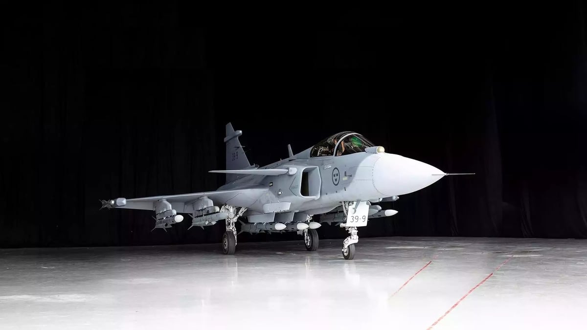 Gripen E suédois en configuration air-air lourde avec 7 missiles très longue portée Meteor et 2 missiles courte portée IRIS-T.