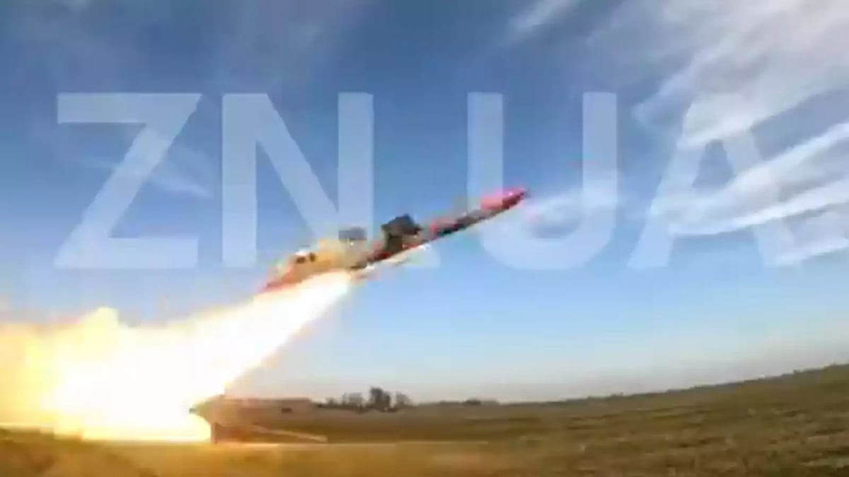 Tir d'un missile de croisière longue portée FP-5 Flamingo ukrainien.