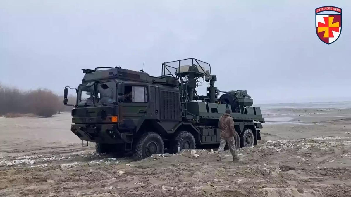 Canon antiaérien semi-mobile Terrahawk Paladin ukrainien sur son camion 8x8 HX (20 novembre 2025).