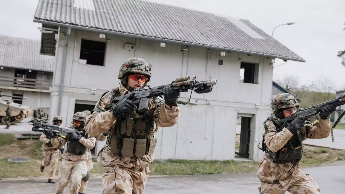 Déploiement de militaires dans le cadre d'un entrainement en milieu urbain.