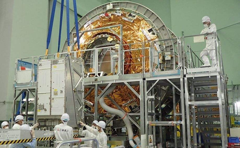 ACLS being lifted into HTV-7.