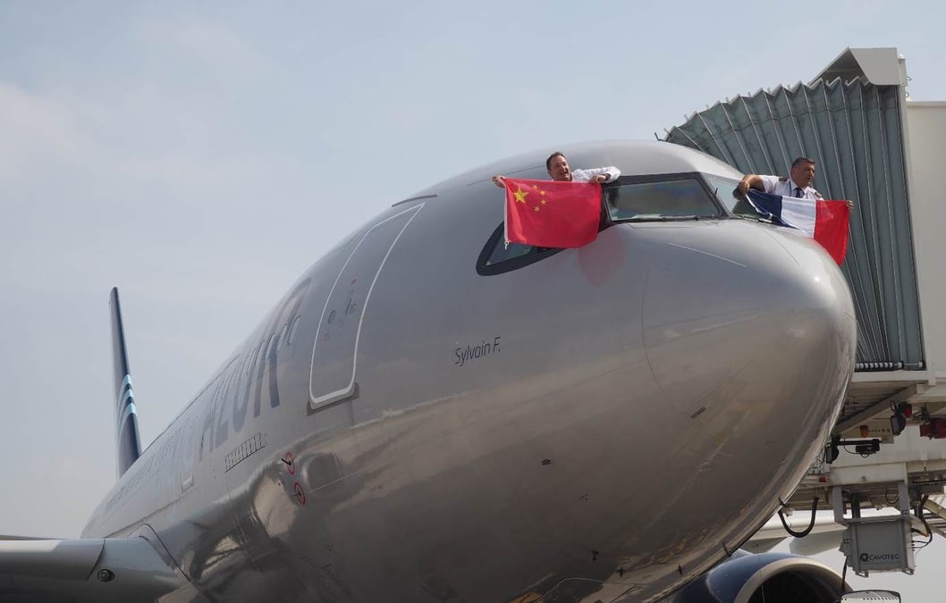 L'inauguration du vol d'Aigle Azur entre Paris/Orly et Pékin.