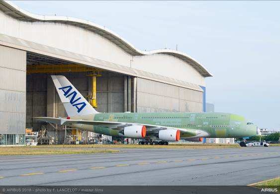 Sortie de la ligne d'assemblage pour le premier Airbus A380 destiné à All Nippon Airways.
