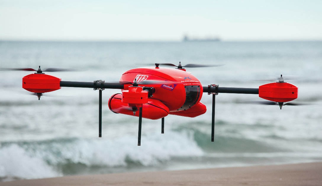 Le drone Auxdron Lifeguard permet de réaliser des missions de recherche et sauvetage en mer.