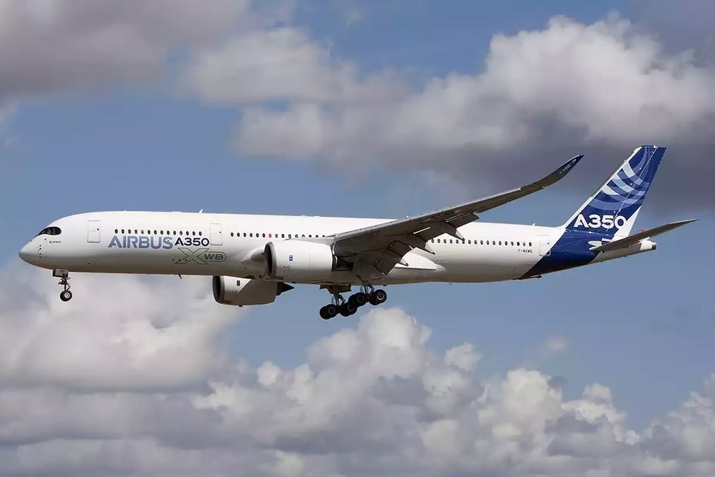 Airbus_A350-941,_Airbus_Industrie_JP7680656