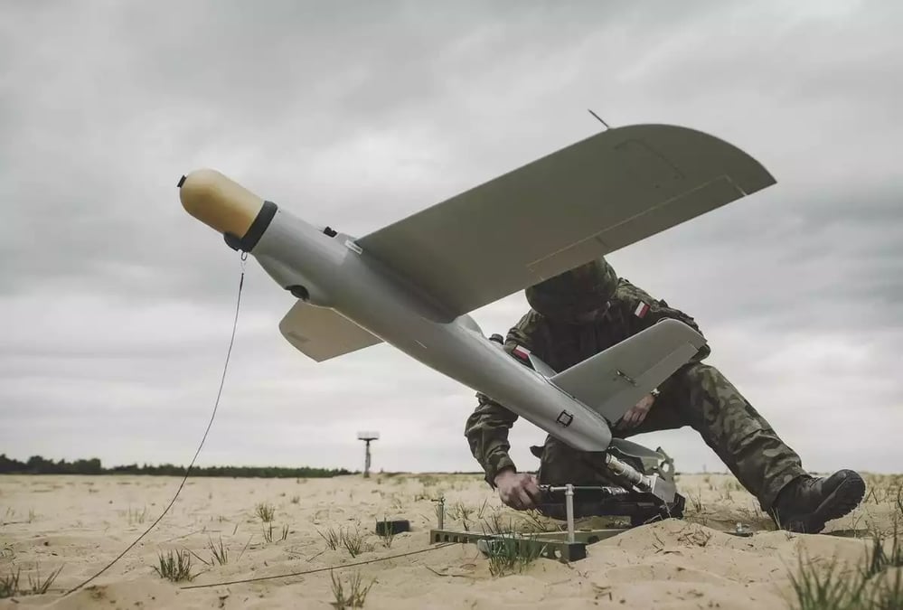 La munition rôdeuse Warmate, ici employée par un soldat polonais.