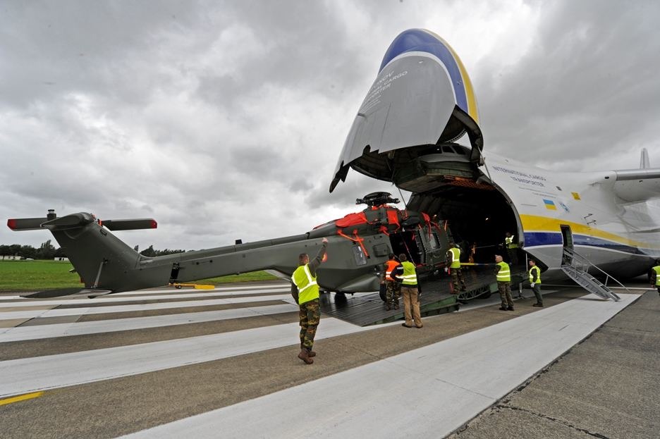 Les NH-90 belges ont fait l'aller-retour sur l'Afrique grâce à un AN-124.