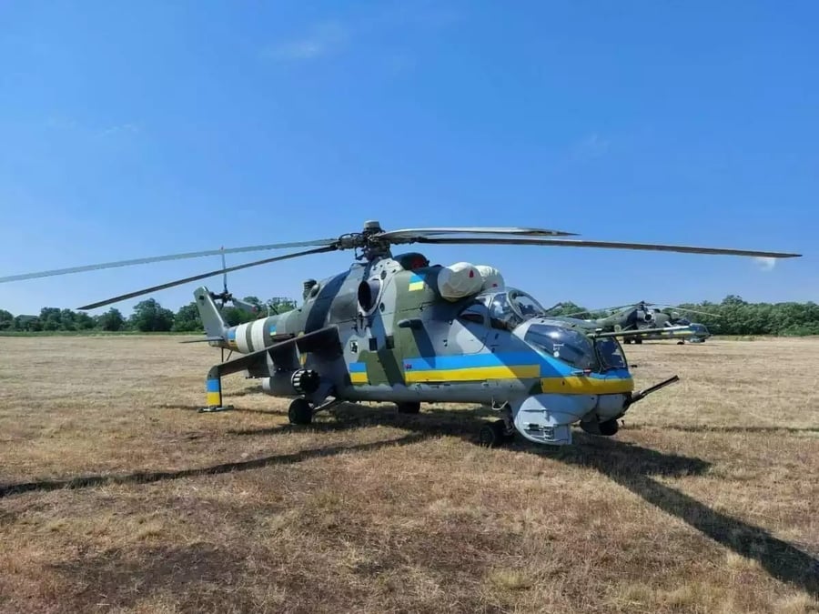 Deux hélicoptères de combat tchèques Mi-24 cédés aux Ukrainiens (tweet posté le 9 juillet).
