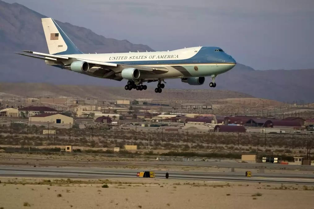 Air Force One atterrit sur la base aérienne de Nellis, dans le Nevada, en 2012.