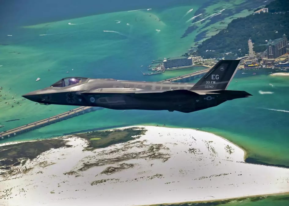 Le premier F-35A livré à l'U.S. Air Force, lors de son vol vers la base aérienne d'Eglin en 2011.