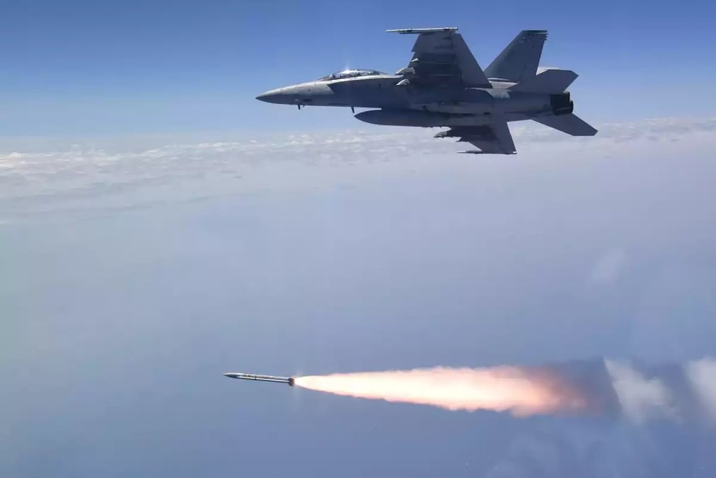 Photographie aérienne lors du troisième test du missile AARGM-ER ou AGM-88G, le 21 juillet 2022.