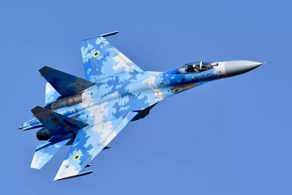 Un Su-27P Flanker ukrainien en vol lors d'une démonstration aérienne en 2018.