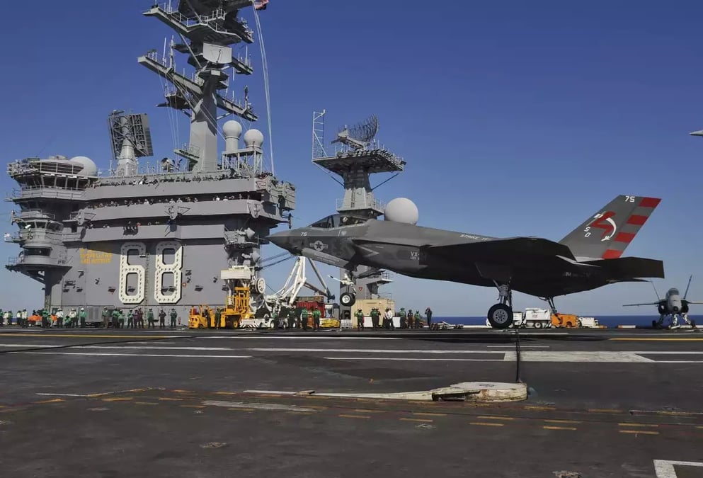 Un F-35C en cours d'appontage sur l'USS Nimitz, en 2014.