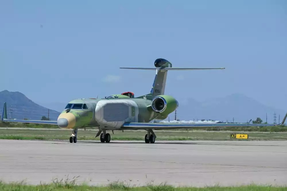 Première image de l'EC-37B Compass Call II.