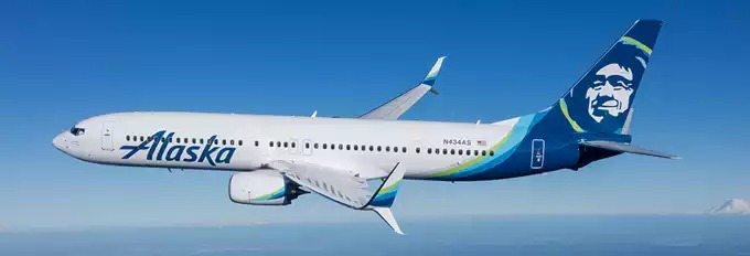 737-900ER_N43AS_680x232