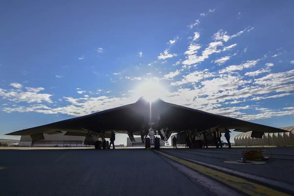 Bombardier furtif B-2 Spirit au sol.