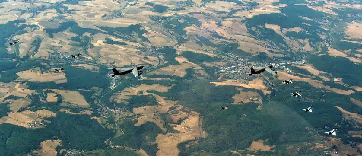 Eurofighter et Tornado IDS allemands, B-52H américain et F-16 belges dans le cadre de la COMAO du 26 août au-dessus de l'Allemagne.