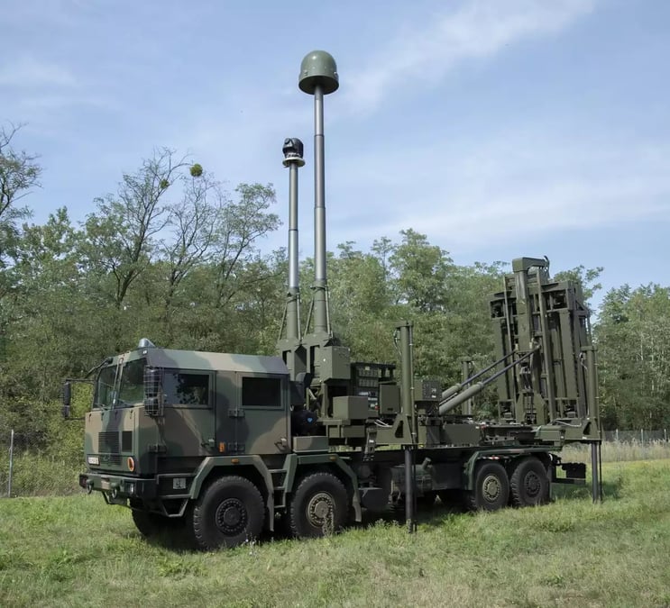 Système Narew composé d'un camion PGZ et du système iLauncher permettant l'emploi du missile anti-aérien courte portée CAMM.