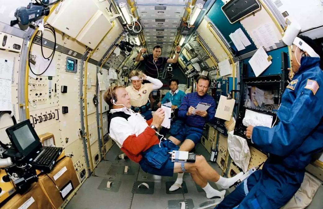 sts47