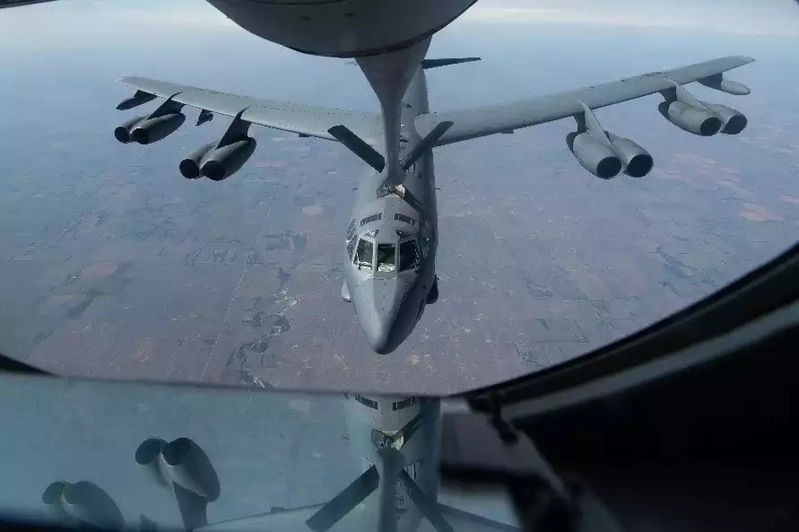 KC-135 endurance 72 heures ravitaillement B-52