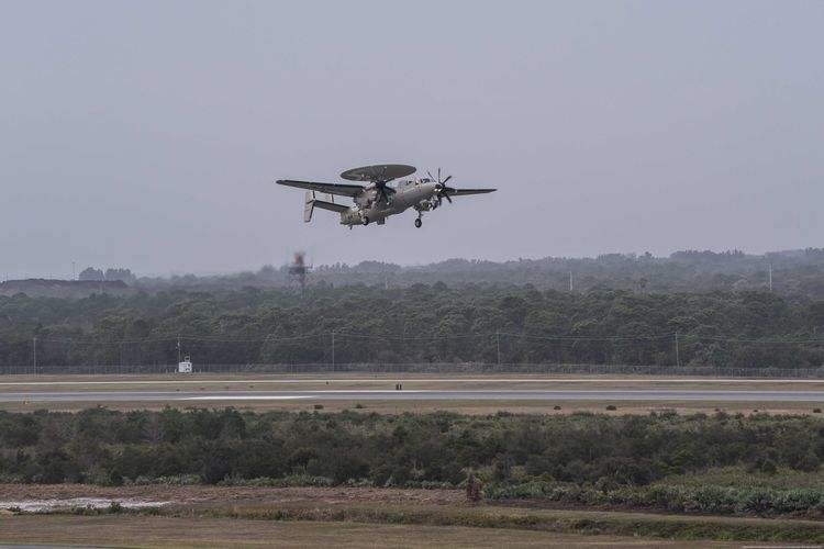 Au total, 12 E-2D Hawkeye ont été commandés par le Japon.