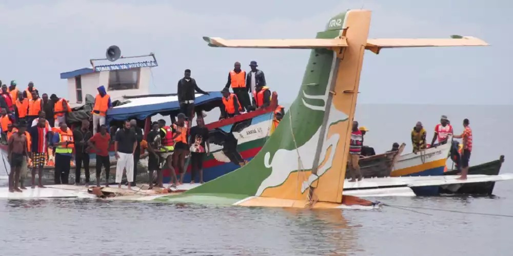 Crash-ATR-42-lac-Victoria-Tanzanie-couverture_AFP