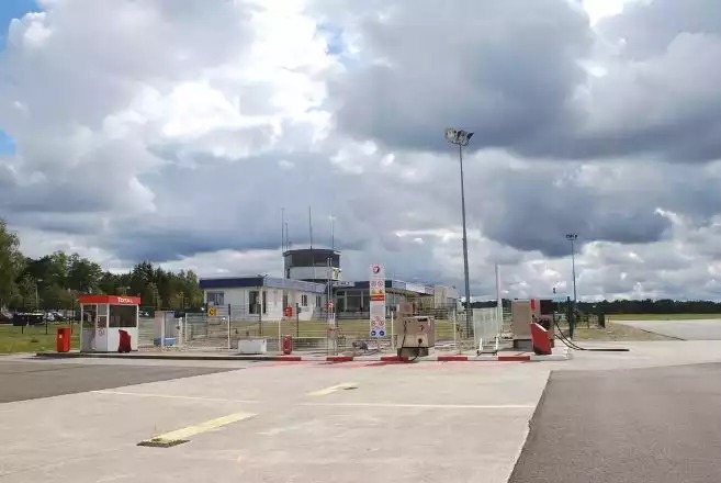 Aerodrome-Auxerre-Branches-aire-avitaillement