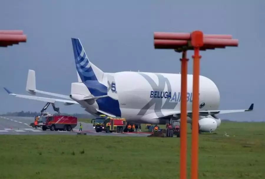 Airbus-Beluga-XL-runway-excursion-1