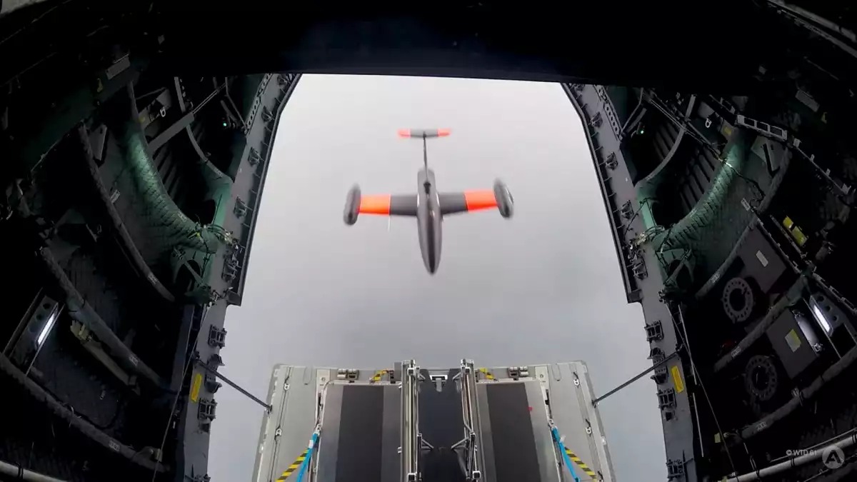 Drone DO-DT25 largué depuis un A400M allemand.