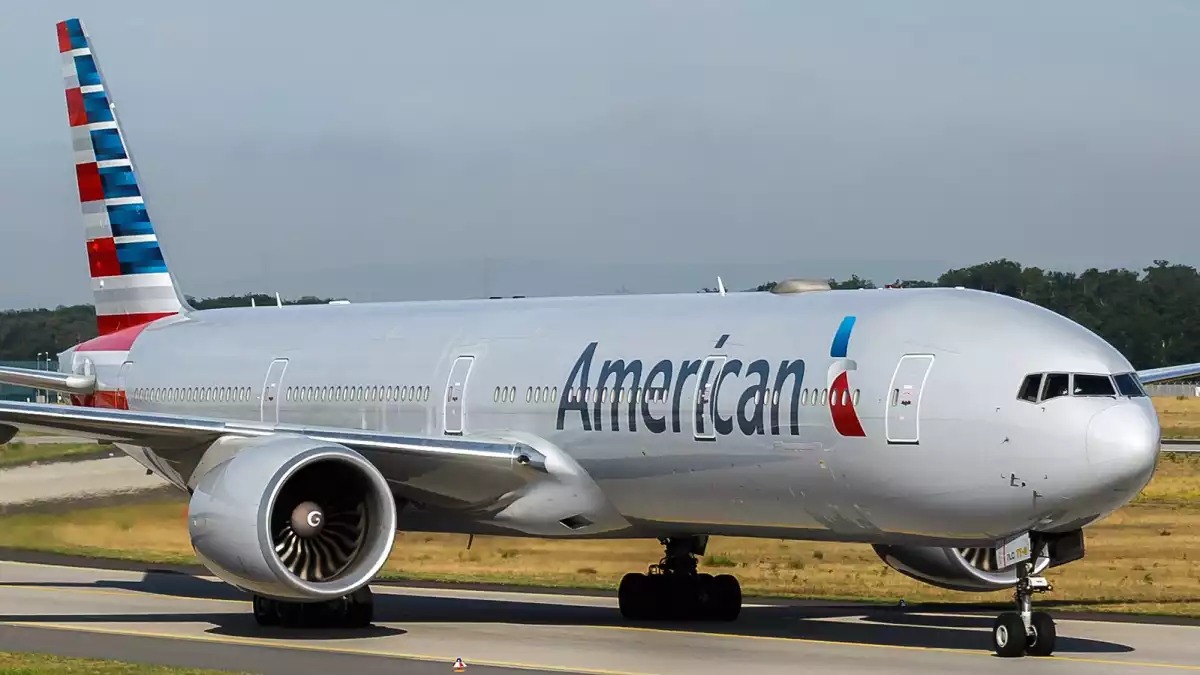 1600px-American_Airlines_Boeing_777-300ER_(N719AN)_at_Frankfurt_Airport