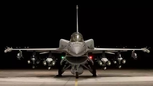 F-16V with CFTs in hangar 2