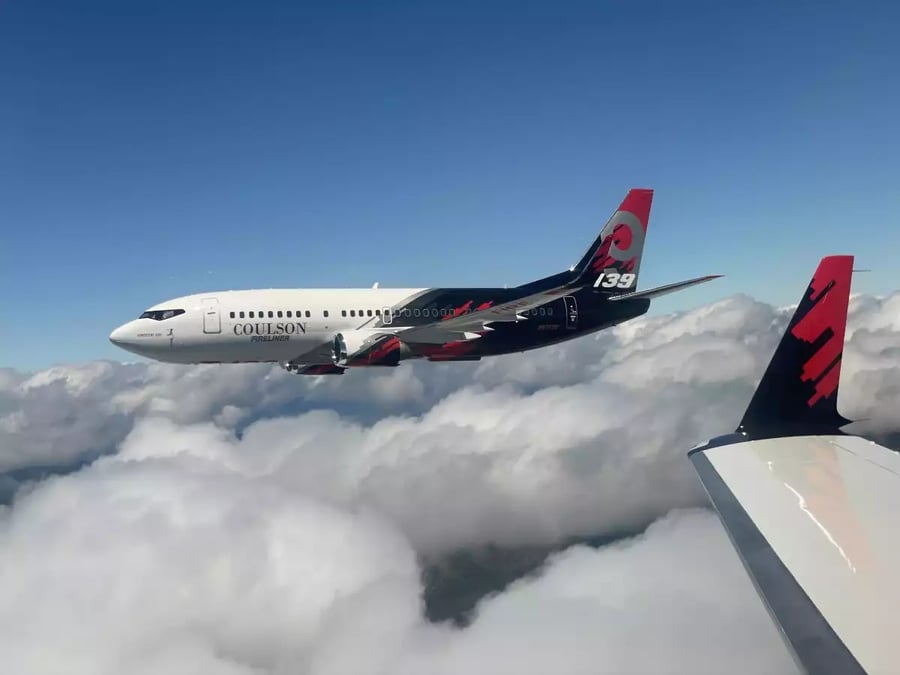 Boeing 737-3H4 bombardier d'eau de Coulson Aviation.