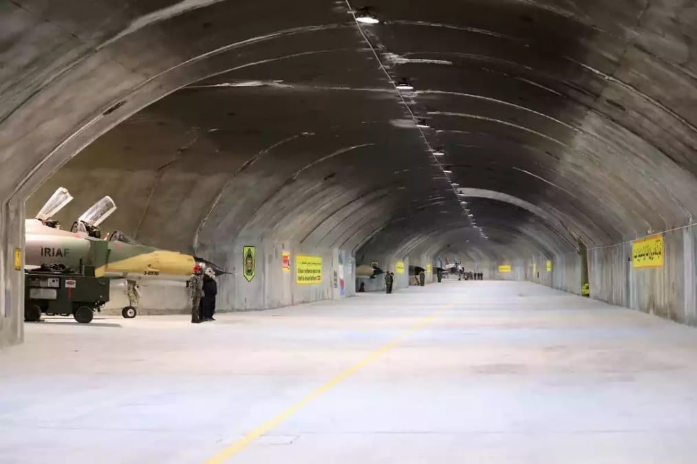 F-4 Phantom II iranien dans le complexe souterrain de la base aérienne Aigle 44.