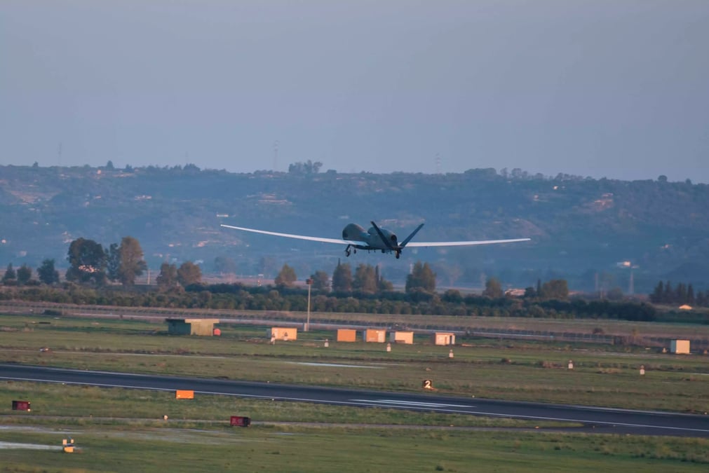 Décollage d'un RQ-4 Global Hawk depuis la base aéronavale italienne de Sigonella (24 octobre 2018).