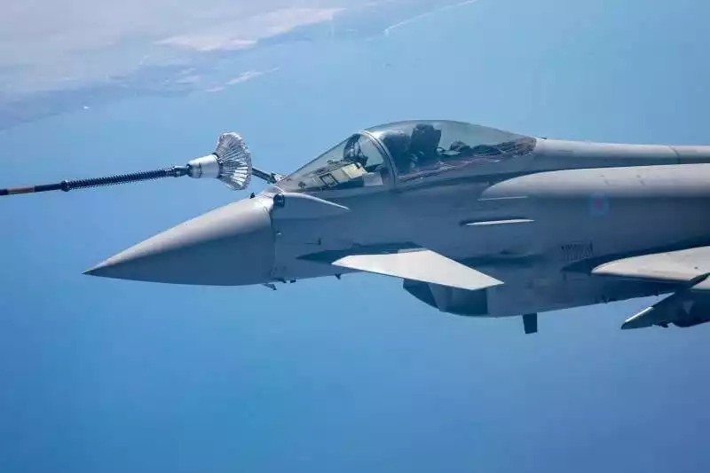Typhoon FGR4 ravitaillé par un Voyager KC2 (A330 MRTT).