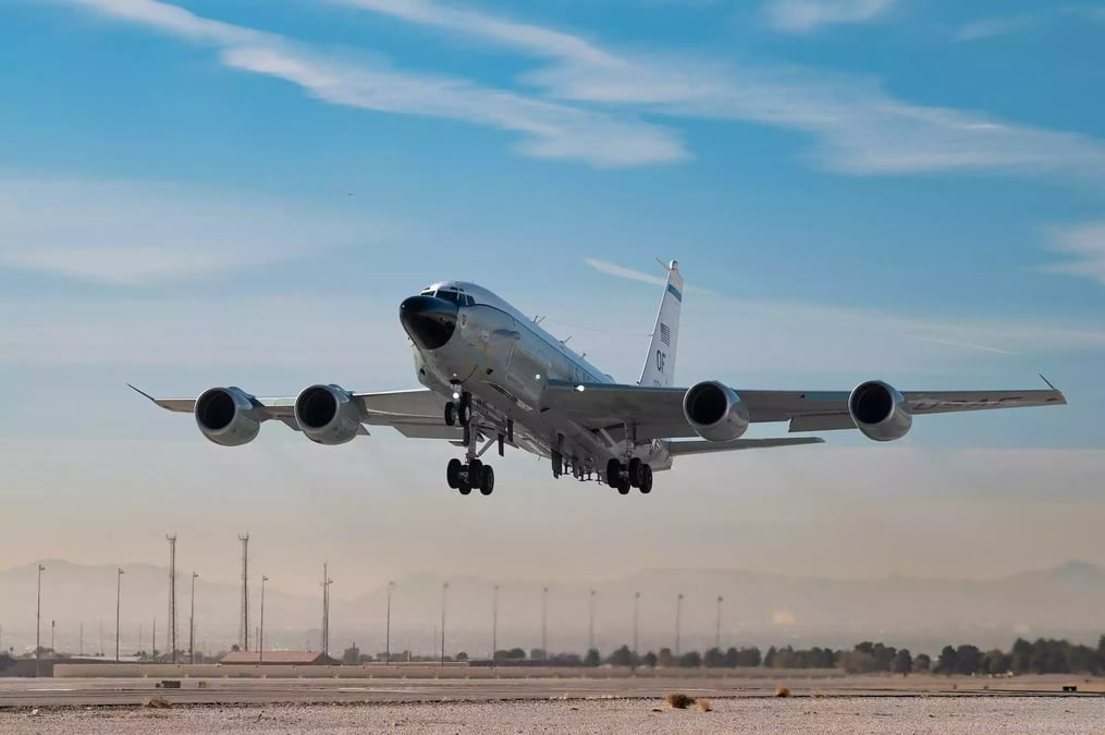 RC-135V/W Rivet Joint décollant de la base aérienne d'Offutt (21 novembre 2022).