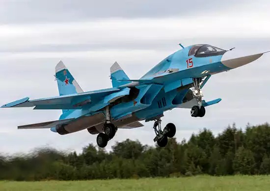 Un Su-34 Fullback (15 Red) des Forces aériennes russes.