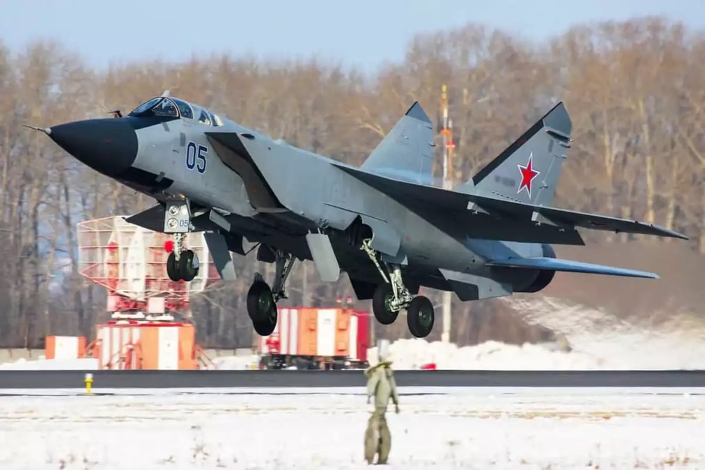 MiG-31BM (Blue 05) russe en plein décollage.