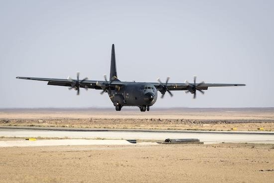 Le C-130J Super Hercules de l'armée de l'air s'est posé pour la première fois sur la BAP en Jordanie.