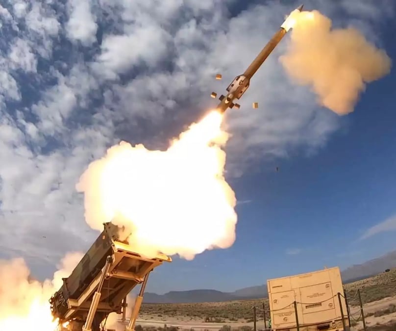 Tir d'un missile intercepteur depuis un MIM-104 Patriot PAC-3 CRI sur le champ de tir de White Sands_DoD