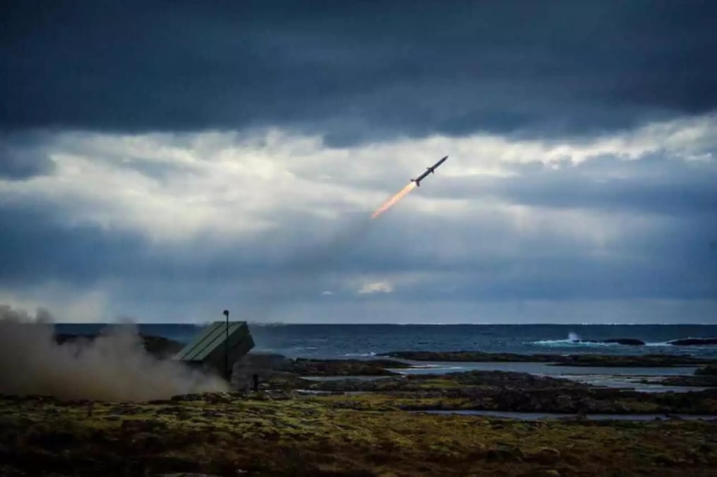 4403604_Norway AMRAAM 3 of 34