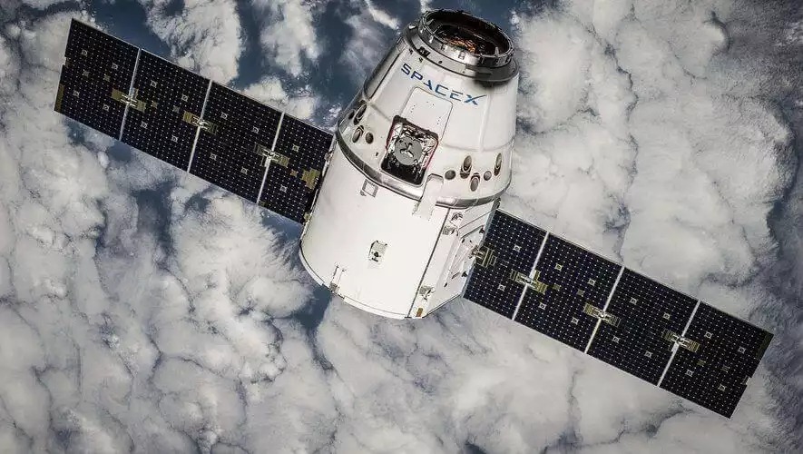 Starlink est le service d'accès à internet par satellite lancé par le milliardaire Elon Musk, fondateur de Tesla.