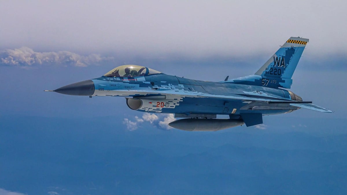 F-16 Fighting Falcon du très célèbre 64th Agressor Squadron.