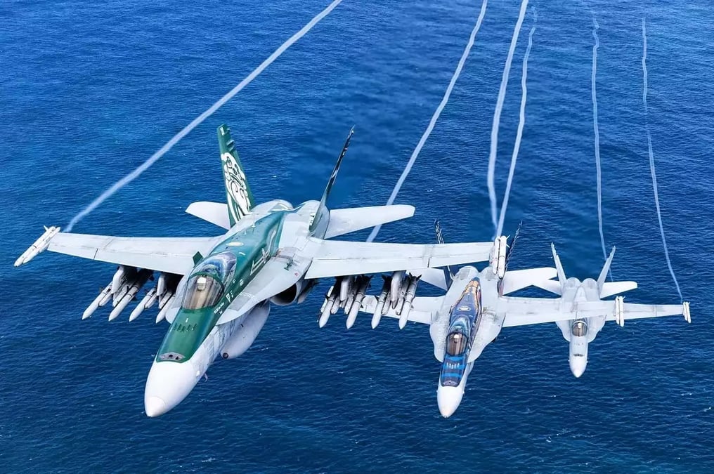 Vol en formation de trois F/A-18A Hornet australiens.