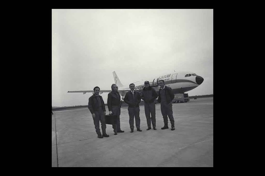 L'Airbus A300B et son équipe d'essais en vol, parmi lesquels navigants figurait Günter Scherer, ingénieur d'essais en vol.