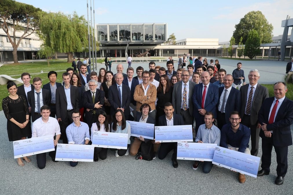 Les 32 élèves de l'Enac qui ont reçu une bourse pour étudier à l'étranger.