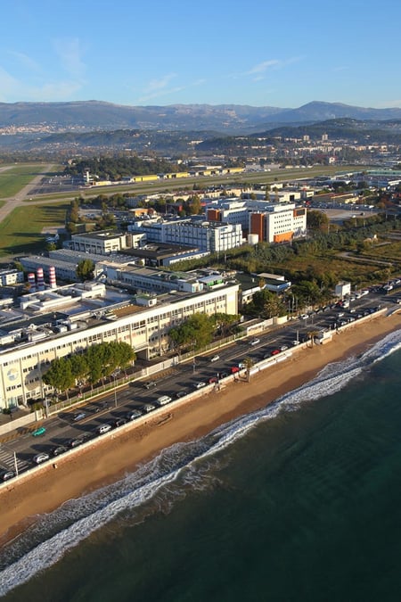 Vue aérienne de l’usine de Cannes